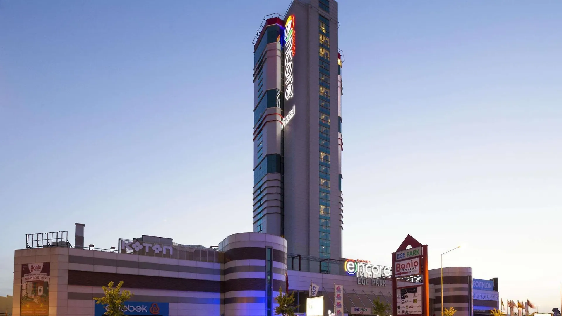 Hotel Ramada Encore By Wyndham Izmir