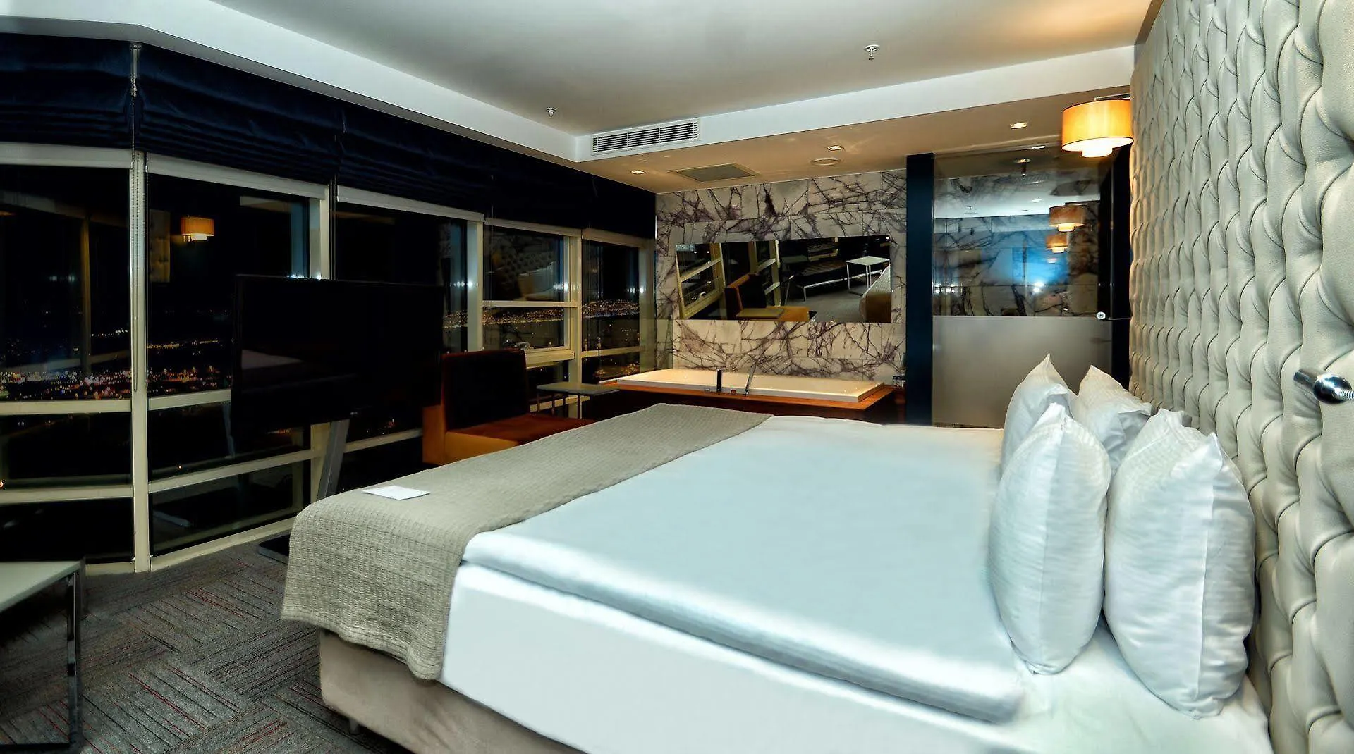 Hotell Ramada Encore By Wyndham Izmir